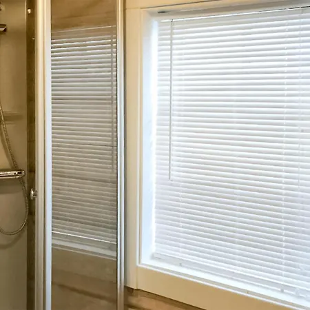 2 Bedroom Awesome In Edland Διαμέρισμα *